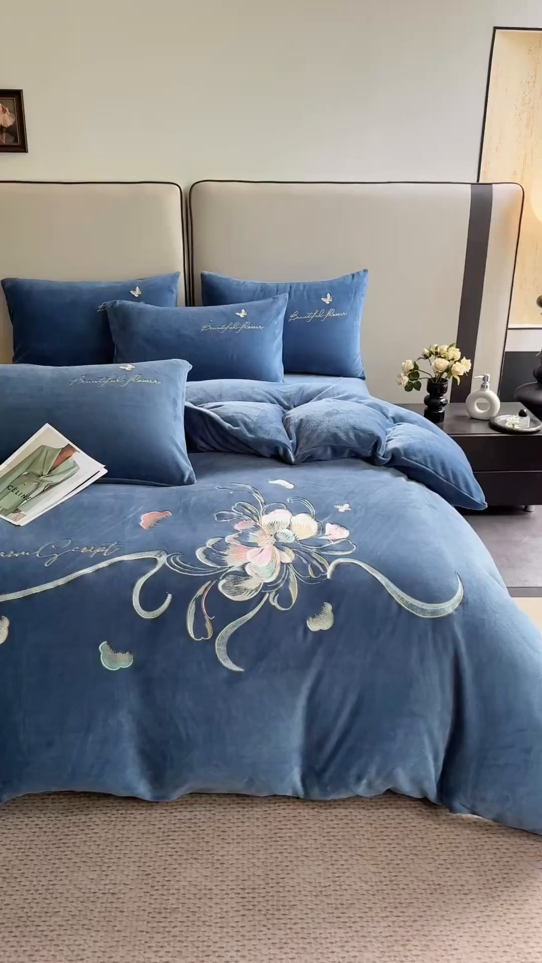 91家纺网 家纺一手货源 找家纺 莱凯家纺 2025新款牛奶绒刺绣四件套 花间醉（宝蓝）