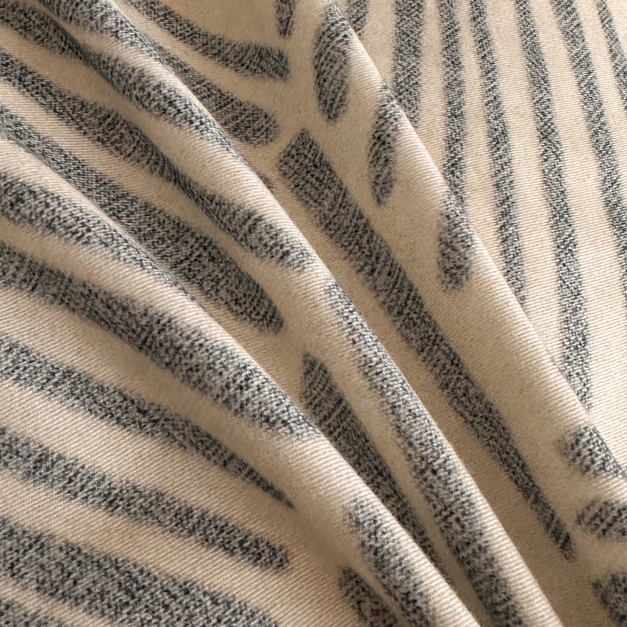 91家纺网 家纺一手货源 找家纺 羚羊语家纺 2025新款A类全棉生态磨毛100棉数码印花四件套活性磨毛轻奢美拉德系简约花卉床单床笠三件套 印象派