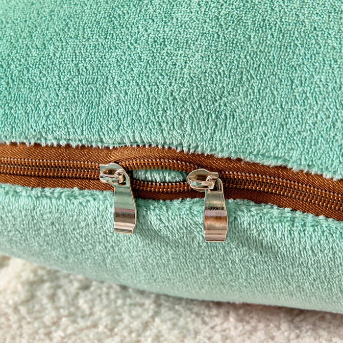 91家纺网 家纺一手货源 找家纺 阳光依佰抱枕被 2025秋冬新款牛奶绒多功能抱枕被系列-调皮狗 调皮狗---薄荷绿