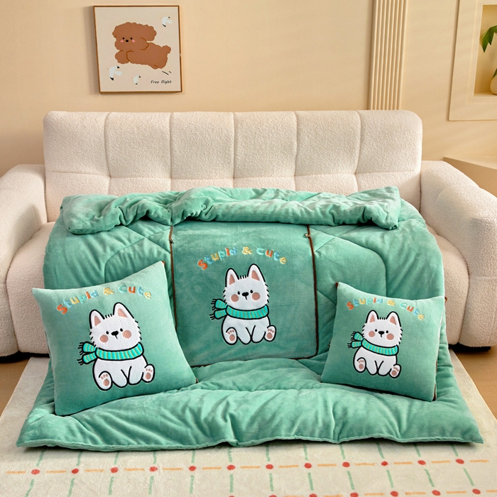 91家纺网 家纺一手货源 找家纺 阳光依佰抱枕被 2025秋冬新款牛奶绒多功能抱枕被系列-调皮狗 调皮狗---薄荷绿