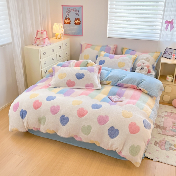 91家纺网 家纺一手货源 找家纺 川悦生活 2025新款立体雪花绒印花大床四件套系列一场景一 彩虹爱心蓝