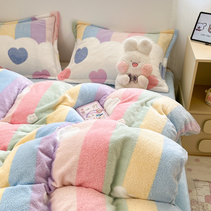 91家纺网 家纺一手货源 找家纺 川悦生活 2025新款立体雪花绒印花大床四件套系列一场景一 彩虹爱心蓝