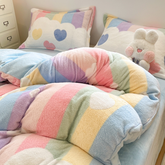 91家纺网 家纺一手货源 找家纺 川悦生活 2025新款立体雪花绒印花大床四件套系列一场景一 彩虹爱心蓝