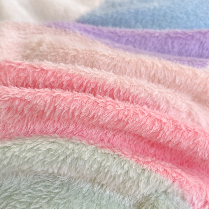 91家纺网 家纺一手货源 找家纺 川悦生活 2025新款立体雪花绒印花大床四件套系列一场景一 彩虹爱心蓝