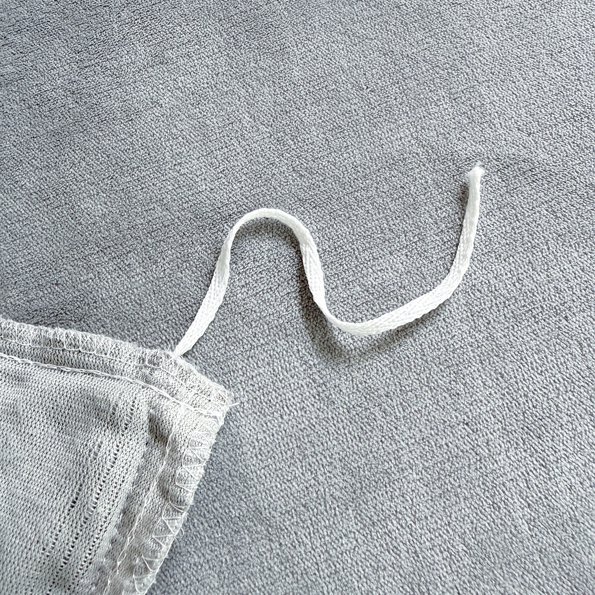 91家纺网 家纺一手货源 找家纺 莱凯家纺 2025新款牛奶绒刺绣四件套 花间醉（灰）