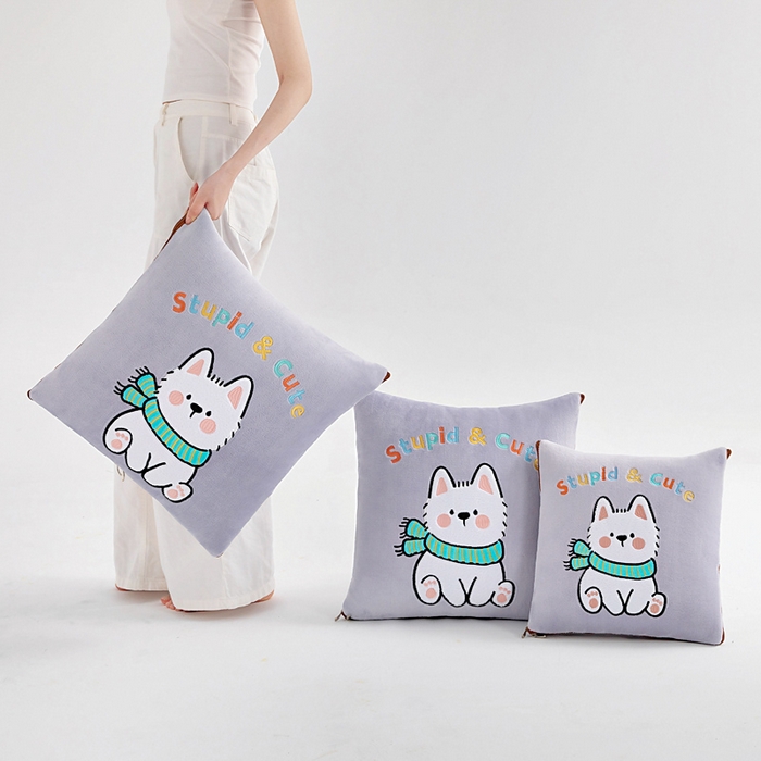 91家纺网 家纺一手货源 找家纺 阳光依佰抱枕被 2025秋冬新款牛奶绒多功能抱枕被系列-调皮狗 调皮狗---丁香紫