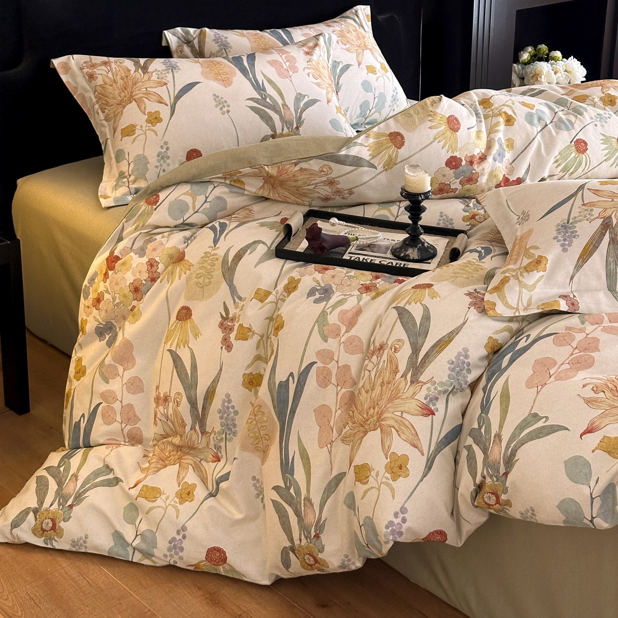 91家纺网 家纺一手货源 找家纺 羚羊语家纺 2025新款A类全棉生态磨毛100棉数码印花四件套活性磨毛轻奢美拉德系简约花卉床单床笠三件套 风语喃