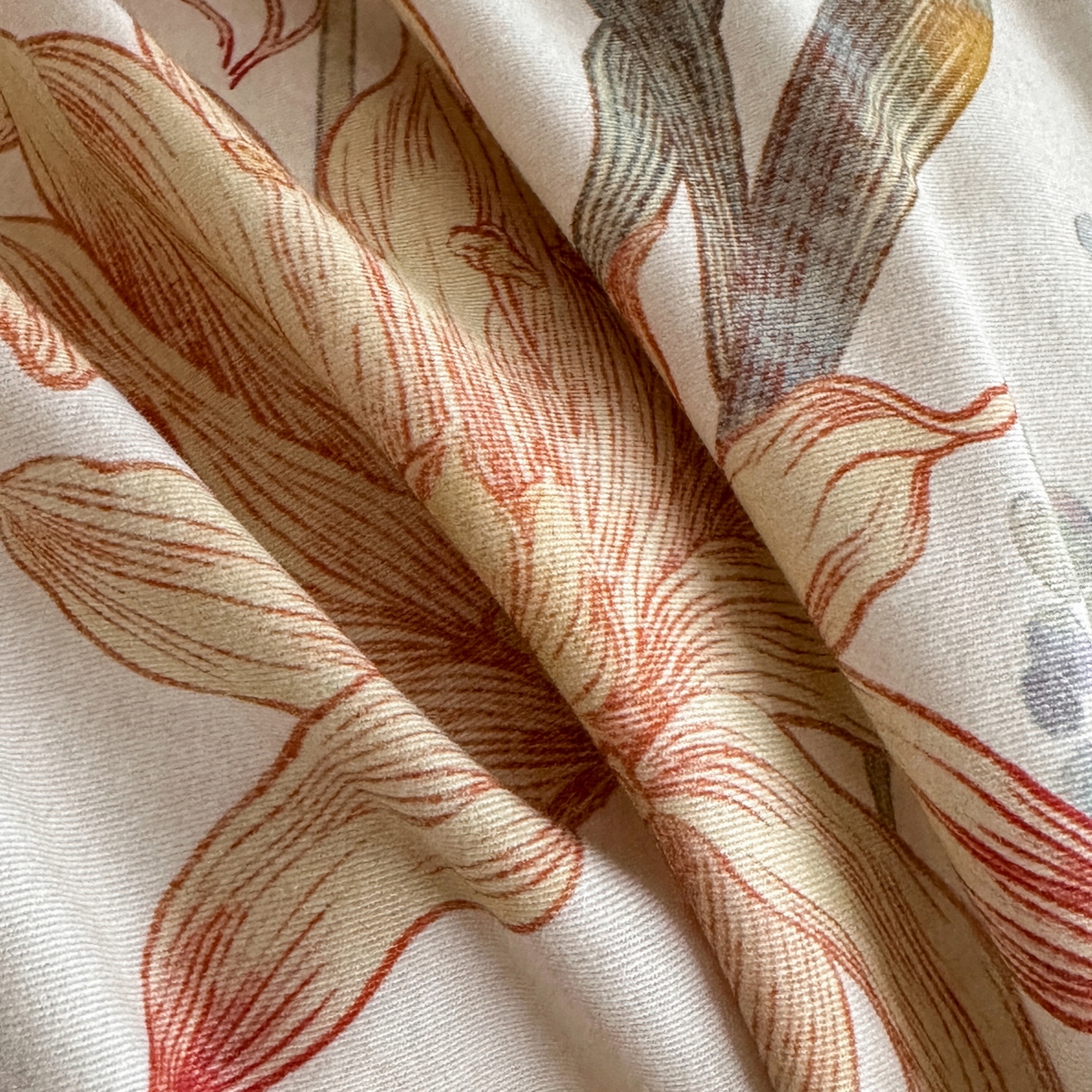 91家纺网 家纺一手货源 找家纺 羚羊语家纺 2025新款A类全棉生态磨毛100棉数码印花四件套活性磨毛轻奢美拉德系简约花卉床单床笠三件套 风语喃