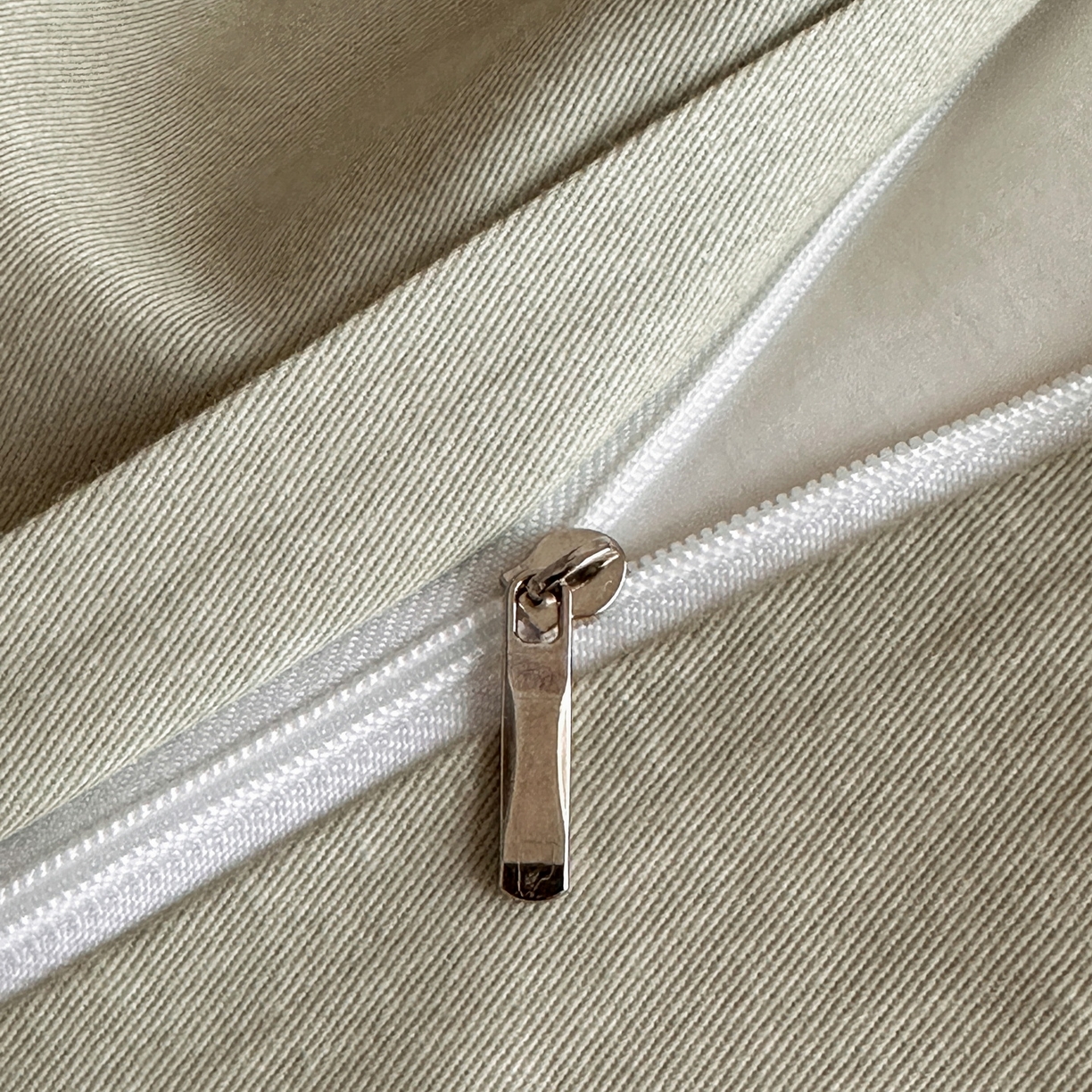 91家纺网 家纺一手货源 找家纺 羚羊语家纺 2025新款A类全棉生态磨毛100棉数码印花四件套活性磨毛轻奢美拉德系简约花卉床单床笠三件套 风语喃