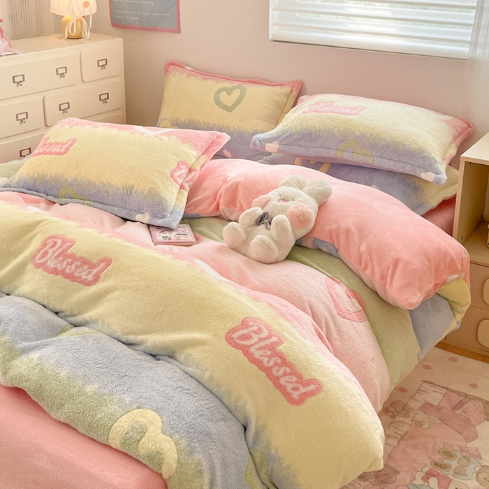 91家纺网 家纺一手货源 找家纺 川悦生活 2025新款立体雪花绒印花大床四件套系列一场景一 彩虹爱语粉