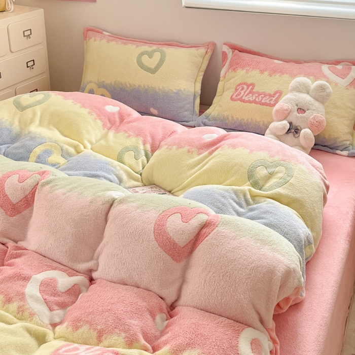 91家纺网 家纺一手货源 找家纺 川悦生活 2025新款立体雪花绒印花大床四件套系列一场景一 彩虹爱语粉