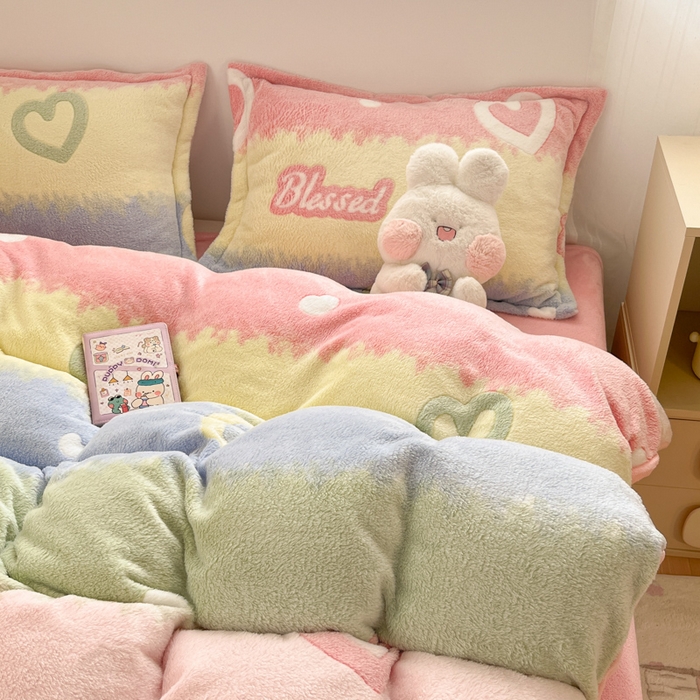 91家纺网 家纺一手货源 找家纺 川悦生活 2025新款立体雪花绒印花大床四件套系列一场景一 彩虹爱语粉