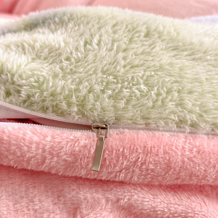 91家纺网 家纺一手货源 找家纺 川悦生活 2025新款立体雪花绒印花大床四件套系列一场景一 彩虹爱语粉