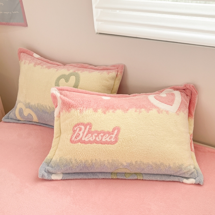 91家纺网 家纺一手货源 找家纺 川悦生活 2025新款立体雪花绒印花大床四件套系列一场景一 彩虹爱语粉