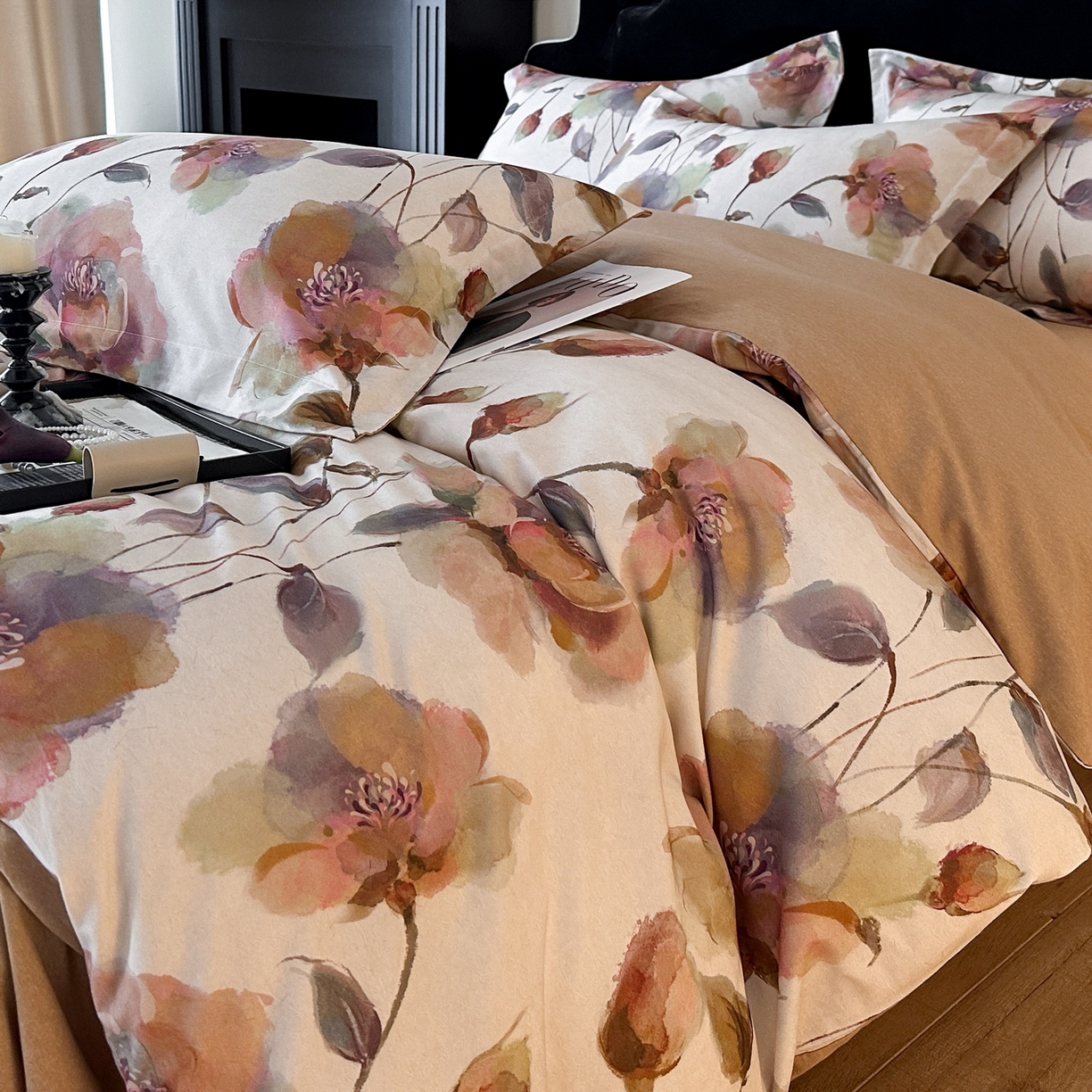 91家纺网 家纺一手货源 找家纺 羚羊语家纺 2025新款A类全棉生态磨毛100棉数码印花四件套活性磨毛轻奢美拉德系简约花卉床单床笠三件套 浮光跃