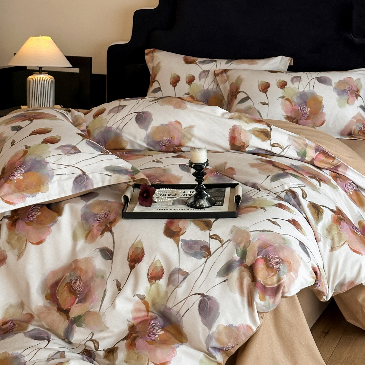 91家纺网 家纺一手货源 找家纺 羚羊语家纺 2025新款A类全棉生态磨毛100棉数码印花四件套活性磨毛轻奢美拉德系简约花卉床单床笠三件套 浮光跃