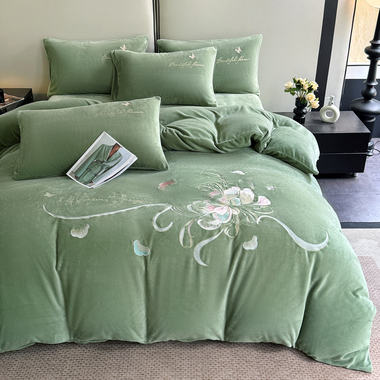 91家纺网 家纺一手货源 找家纺 莱凯家纺 2025新款牛奶绒刺绣四件套 花间醉（绿）