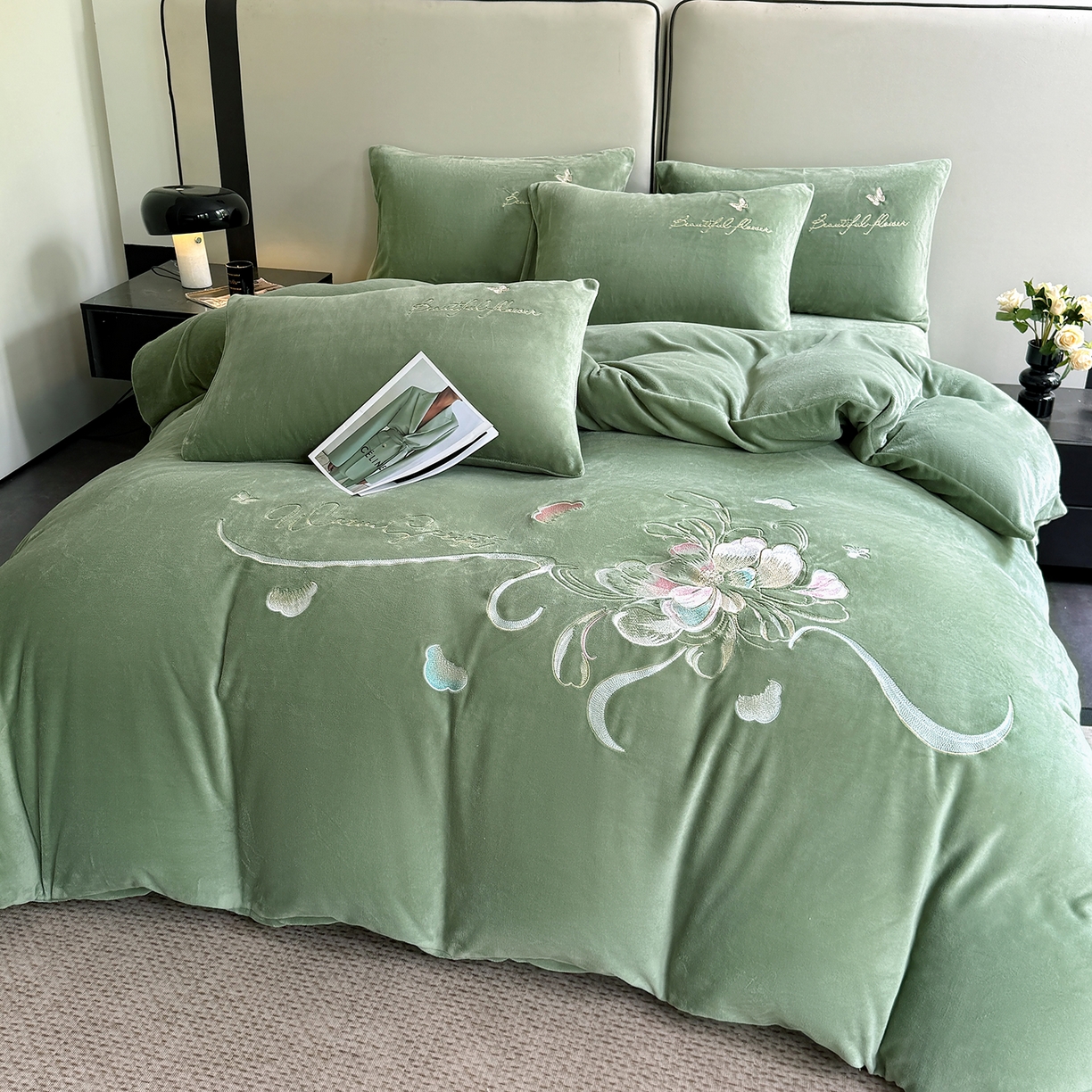 91家纺网 家纺一手货源 找家纺 莱凯家纺 2025新款牛奶绒刺绣四件套 花间醉（绿）