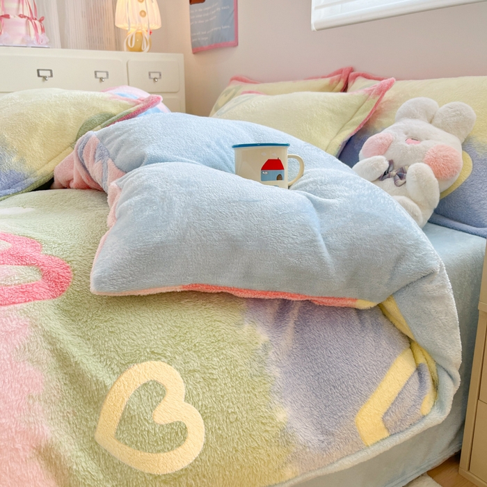 91家纺网 家纺一手货源 找家纺 川悦生活 2025新款立体雪花绒印花大床四件套系列一场景一 彩虹爱语蓝