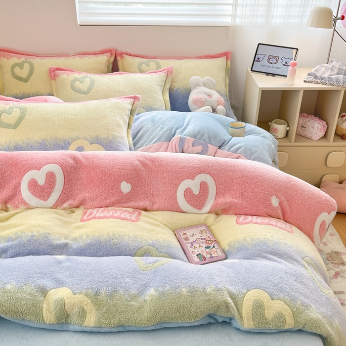 91家纺网 家纺一手货源 找家纺 川悦生活 2025新款立体雪花绒印花大床四件套系列一场景一 彩虹爱语蓝