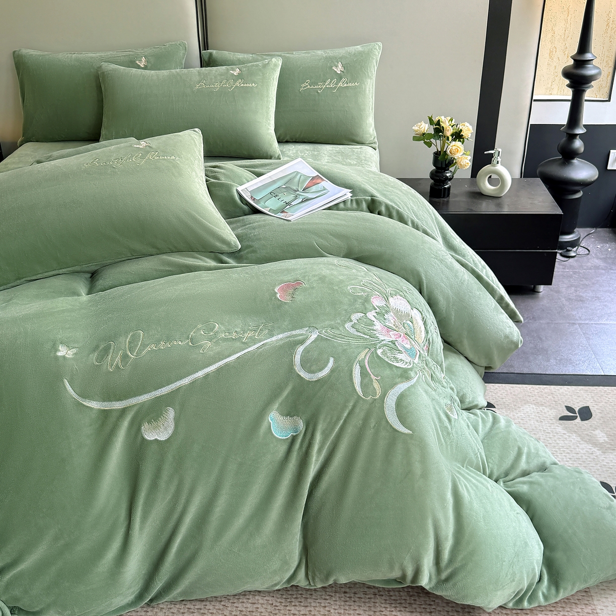 91家纺网 家纺一手货源 找家纺 莱凯家纺 2025新款牛奶绒刺绣四件套 花间醉（绿）