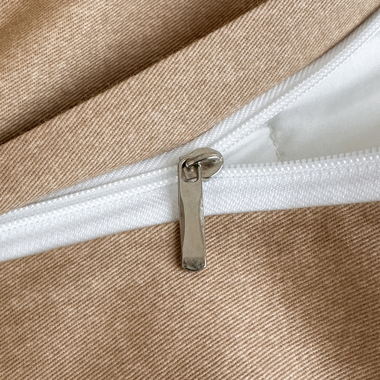 91家纺网 家纺一手货源 找家纺 羚羊语家纺 2025新款A类全棉生态磨毛100棉数码印花四件套活性磨毛轻奢美拉德系简约花卉床单床笠三件套 浮光跃