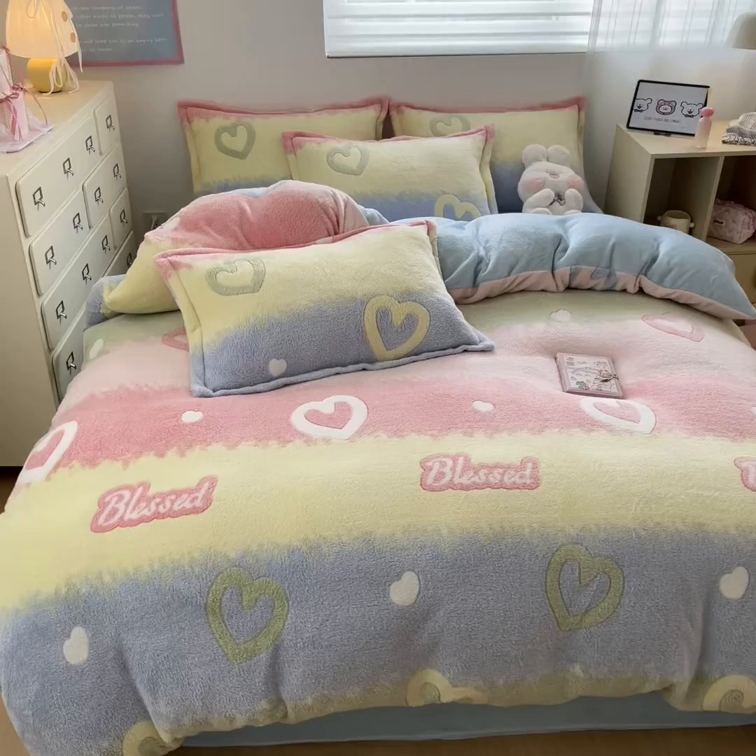 91家纺网 家纺一手货源 找家纺 川悦生活 2025新款立体雪花绒印花大床四件套系列一场景一 彩虹爱语蓝