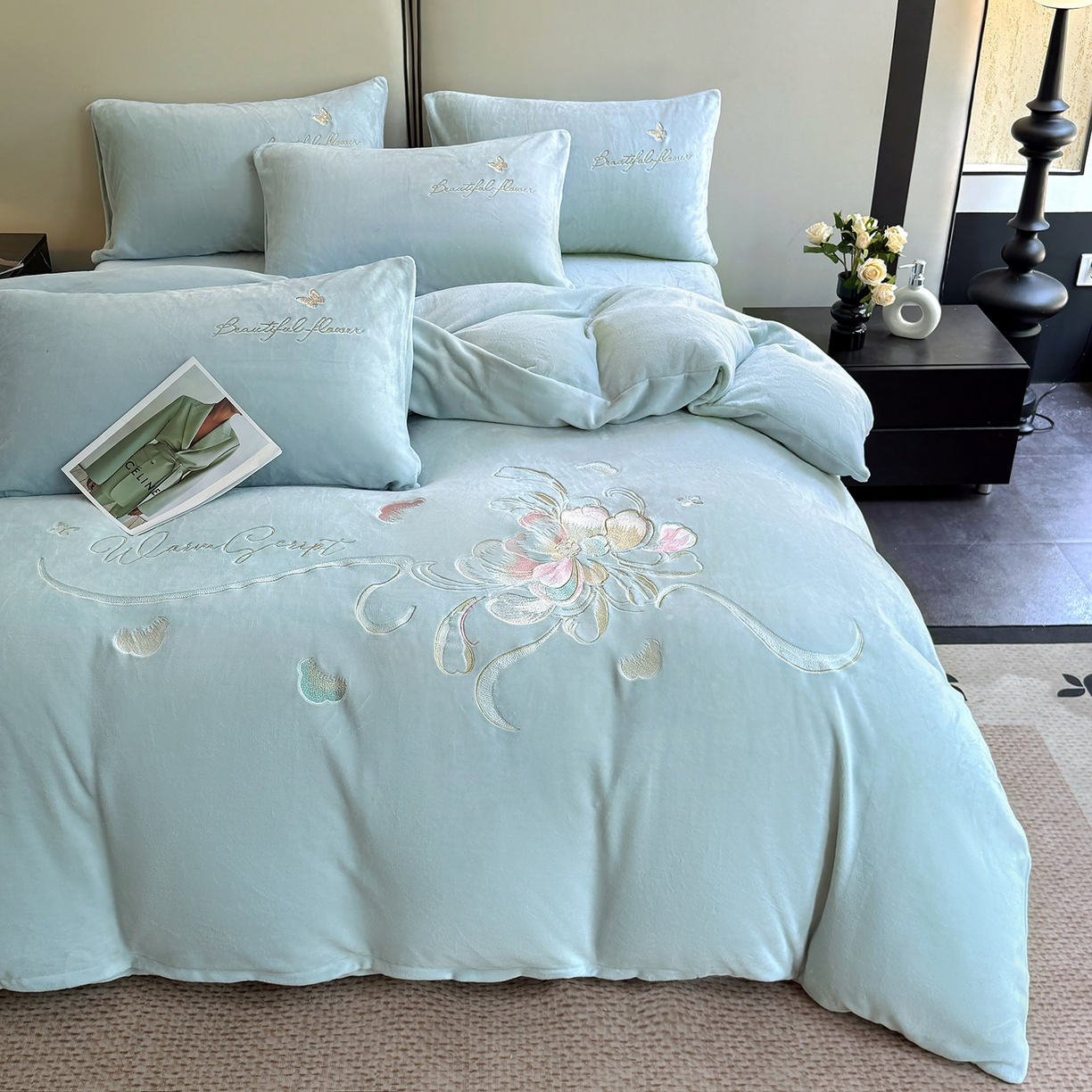 91家纺网 家纺一手货源 找家纺 莱凯家纺 2025新款牛奶绒刺绣四件套 花间醉（浅蓝）