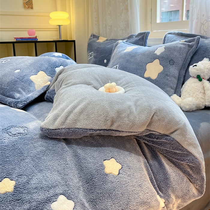 91家纺网 家纺一手货源 找家纺 川悦生活 2025新款立体雪花绒印花大床四件套系列一场景一 藏蓝星语