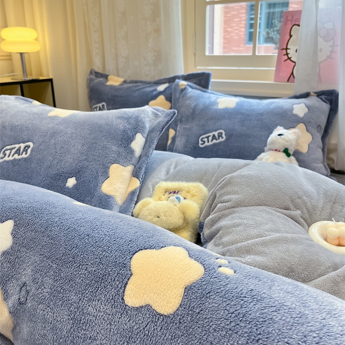 91家纺网 家纺一手货源 找家纺 川悦生活 2025新款立体雪花绒印花大床四件套系列一场景一 藏蓝星语