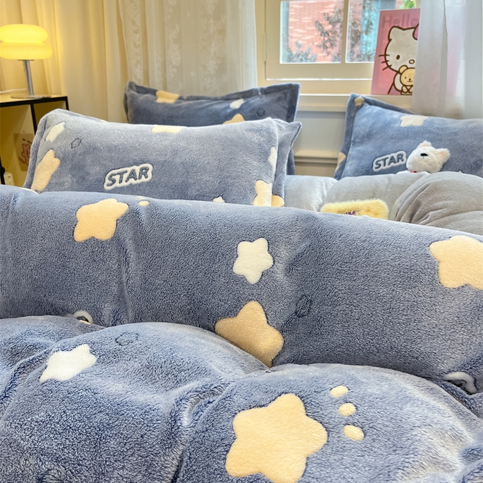 91家纺网 家纺一手货源 找家纺 川悦生活 2025新款立体雪花绒印花大床四件套系列一场景一 藏蓝星语