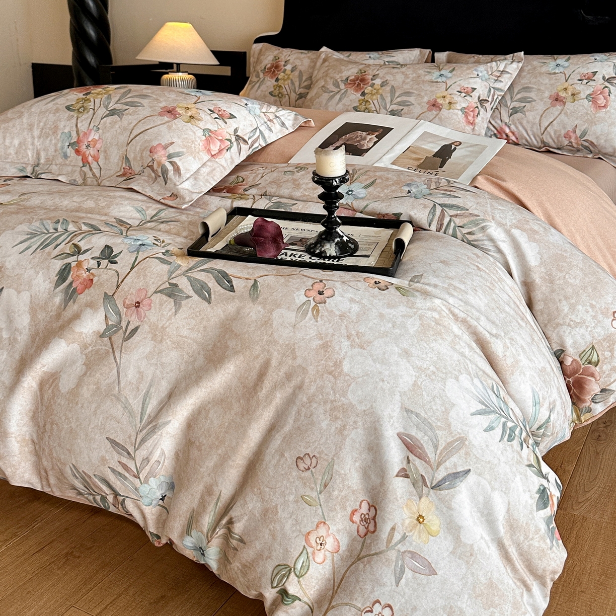 91家纺网 家纺一手货源 找家纺 羚羊语家纺 2025新款A类全棉生态磨毛100棉数码印花四件套活性磨毛轻奢美拉德系简约花卉床单床笠三件套 青瓷韵