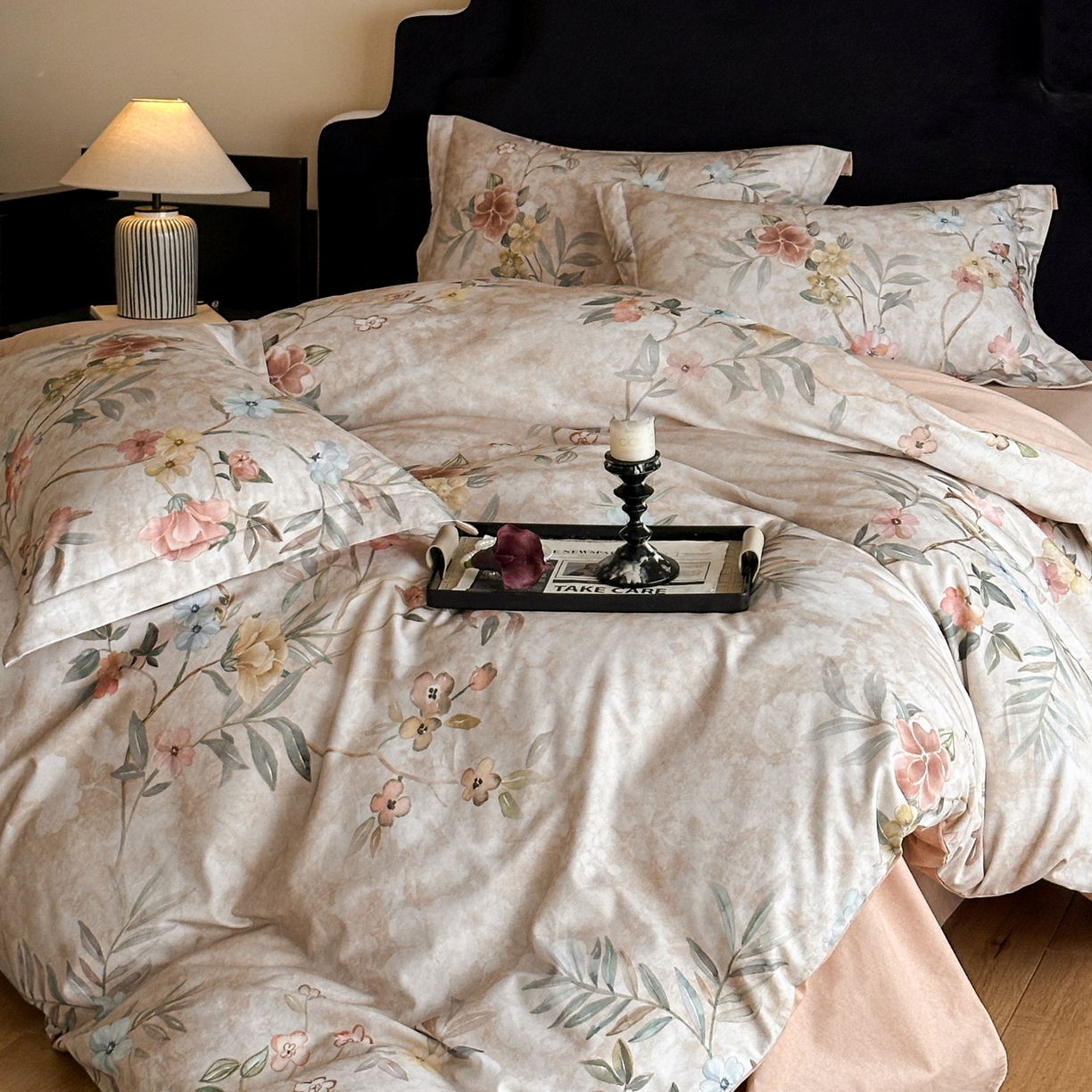 91家纺网 家纺一手货源 找家纺 羚羊语家纺 2025新款A类全棉生态磨毛100棉数码印花四件套活性磨毛轻奢美拉德系简约花卉床单床笠三件套 青瓷韵