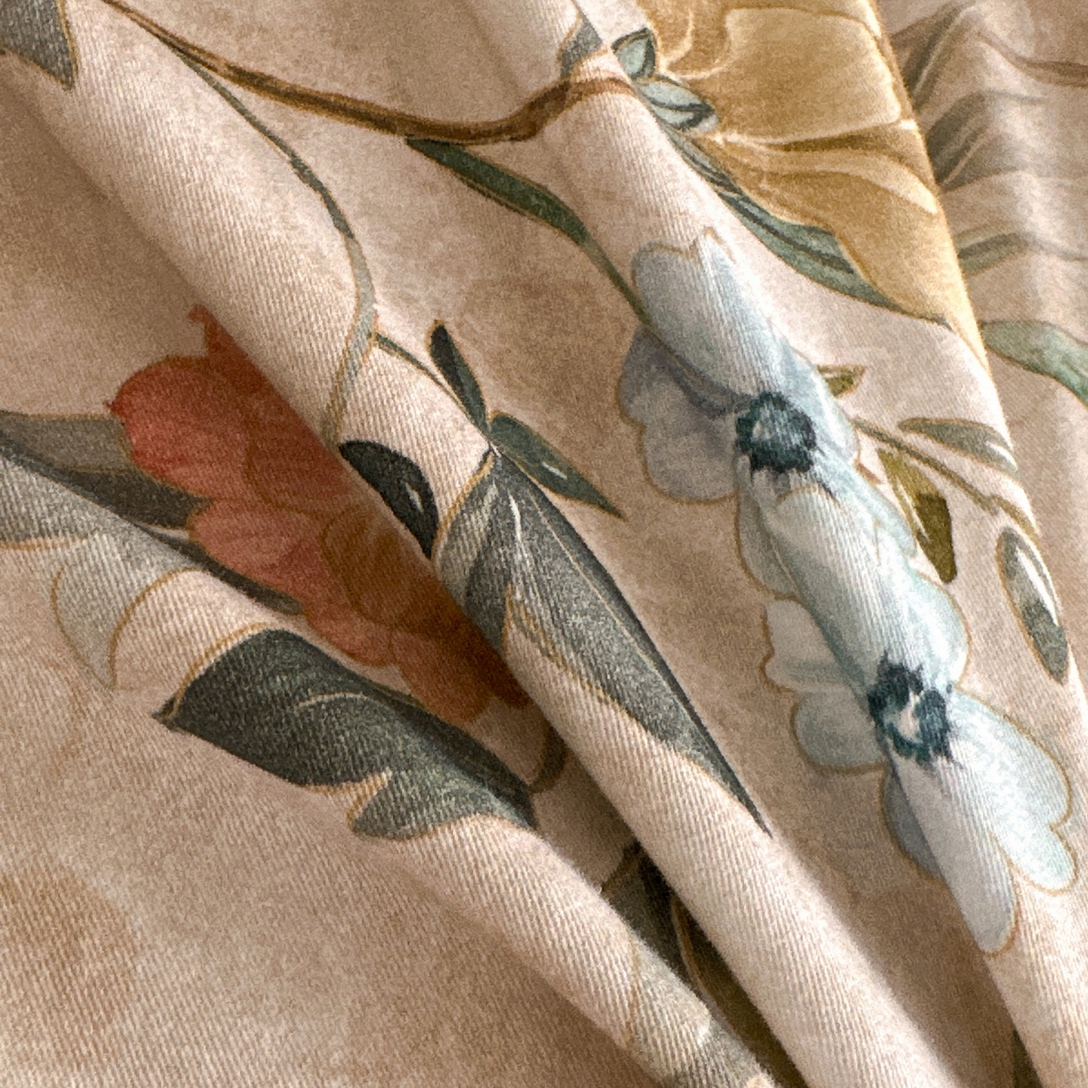 91家纺网 家纺一手货源 找家纺 羚羊语家纺 2025新款A类全棉生态磨毛100棉数码印花四件套活性磨毛轻奢美拉德系简约花卉床单床笠三件套 青瓷韵