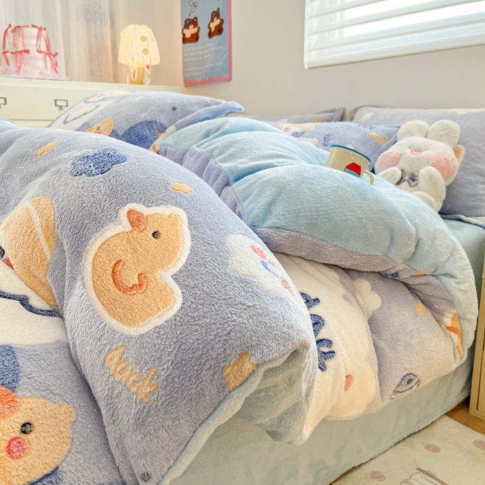 91家纺网 家纺一手货源 找家纺 川悦生活 2025新款立体雪花绒印花大床四件套系列一场景一 哒哒鸭丫