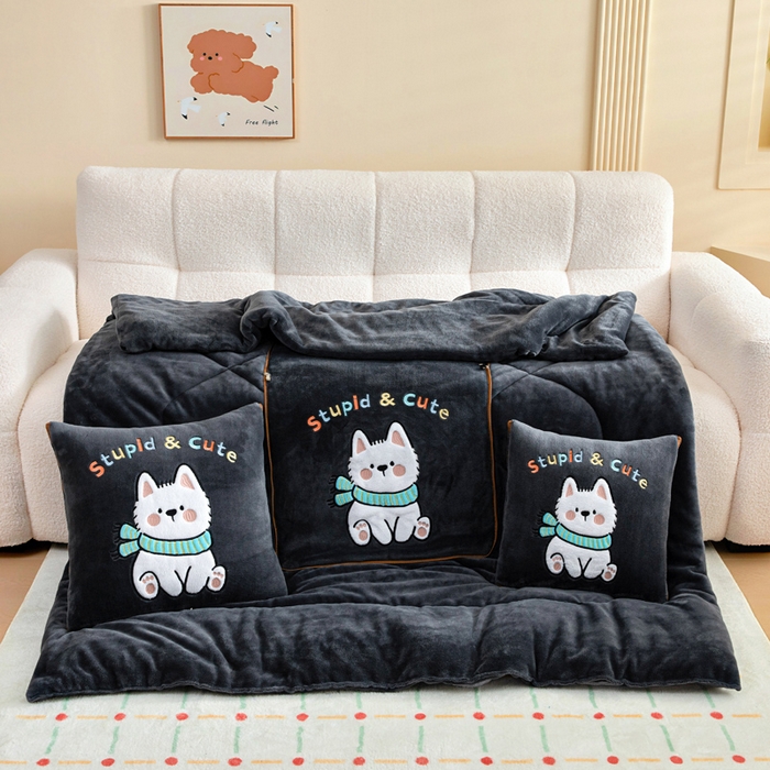 91家纺网 家纺一手货源 找家纺 阳光依佰抱枕被 2025秋冬新款牛奶绒多功能抱枕被系列-调皮狗 调皮狗---神秘黑