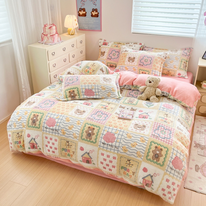 91家纺网 家纺一手货源 找家纺 川悦生活 2025新款立体雪花绒印花大床四件套系列一场景一 嘎嘎小熊