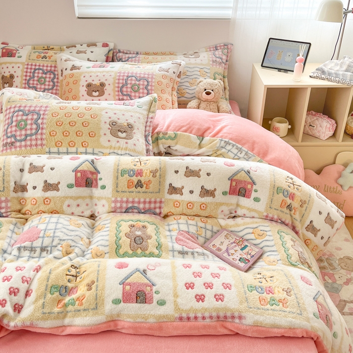 91家纺网 家纺一手货源 找家纺 川悦生活 2025新款立体雪花绒印花大床四件套系列一场景一 嘎嘎小熊