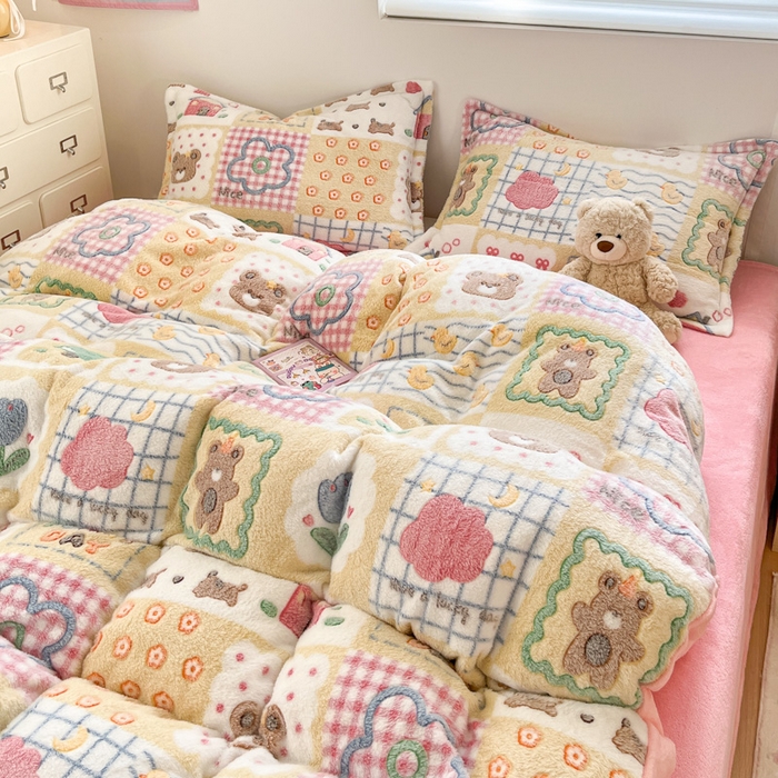 91家纺网 家纺一手货源 找家纺 川悦生活 2025新款立体雪花绒印花大床四件套系列一场景一 嘎嘎小熊