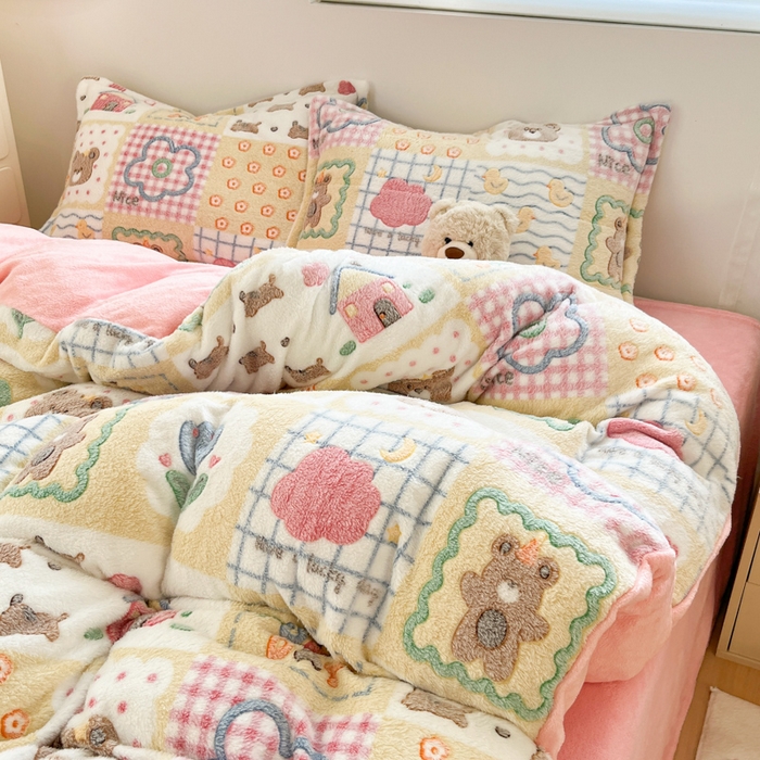 91家纺网 家纺一手货源 找家纺 川悦生活 2025新款立体雪花绒印花大床四件套系列一场景一 嘎嘎小熊