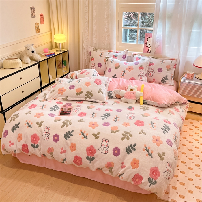 91家纺网 家纺一手货源 找家纺 川悦生活 2025新款立体雪花绒印花大床四件套系列一场景一 花田米兔