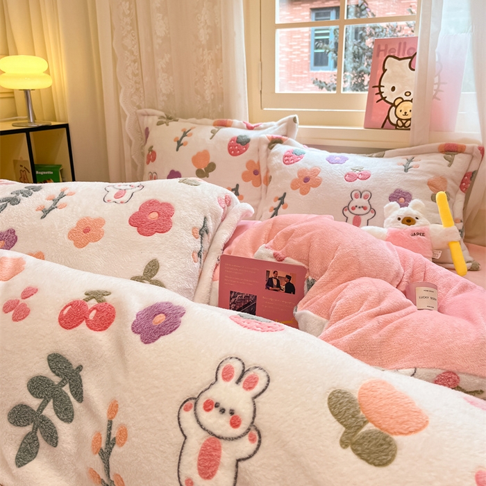 91家纺网 家纺一手货源 找家纺 川悦生活 2025新款立体雪花绒印花大床四件套系列一场景一 花田米兔