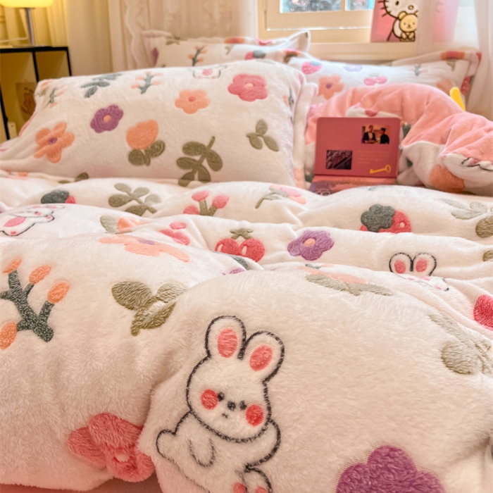 91家纺网 家纺一手货源 找家纺 川悦生活 2025新款立体雪花绒印花大床四件套系列一场景一 花田米兔