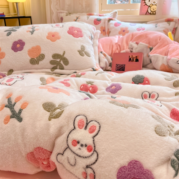 91家纺网 家纺一手货源 找家纺 川悦生活 2025新款立体雪花绒印花大床四件套系列一场景一 花田米兔