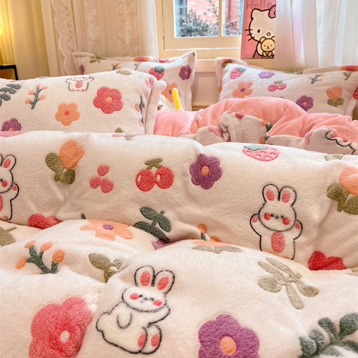 91家纺网 家纺一手货源 找家纺 川悦生活 2025新款立体雪花绒印花大床四件套系列一场景一 花田米兔