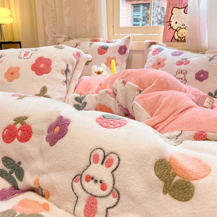 91家纺网 家纺一手货源 找家纺 川悦生活 2025新款立体雪花绒印花大床四件套系列一场景一 花田米兔