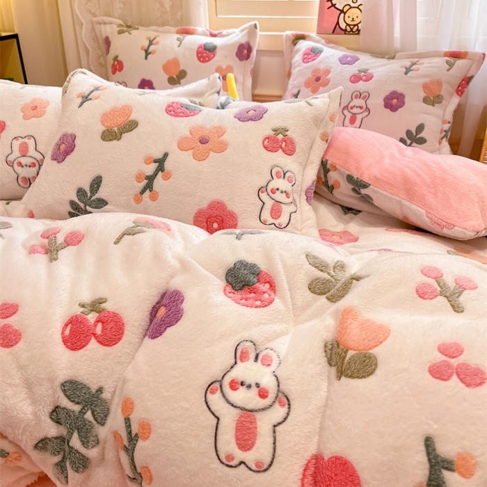 91家纺网 家纺一手货源 找家纺 川悦生活 2025新款立体雪花绒印花大床四件套系列一场景一 花田米兔