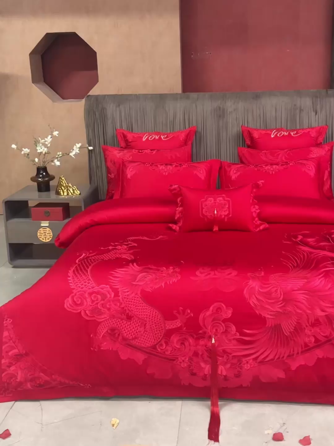 91家纺网 家纺一手货源 找家纺 宏羽纺家纺 2025新款高支高密全棉提花新中式婚庆多件套 高支高密龙凤祥福-红
