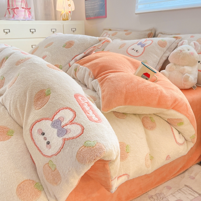 91家纺网 家纺一手货源 找家纺 川悦生活 2025新款立体雪花绒印花大床四件套系列一场景一 橘兔