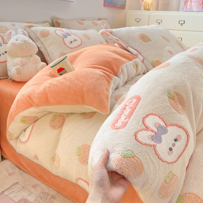 91家纺网 家纺一手货源 找家纺 川悦生活 2025新款立体雪花绒印花大床四件套系列一场景一 橘兔